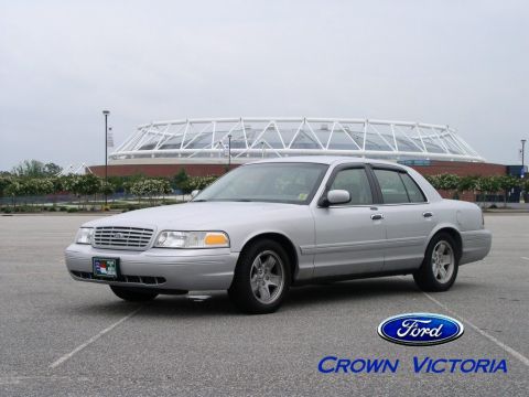 2001 Ford Crown Victoria photo