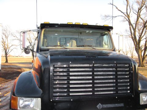 1992 Ford Bronco - Photograph of a truck front end, not a technical document.