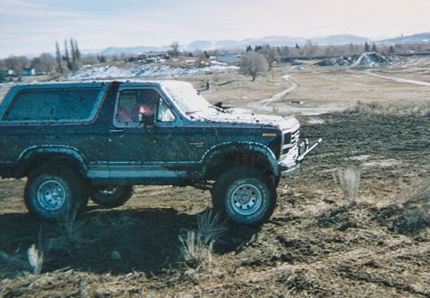 1984 Ford Bronco - Wheeling behind the jail