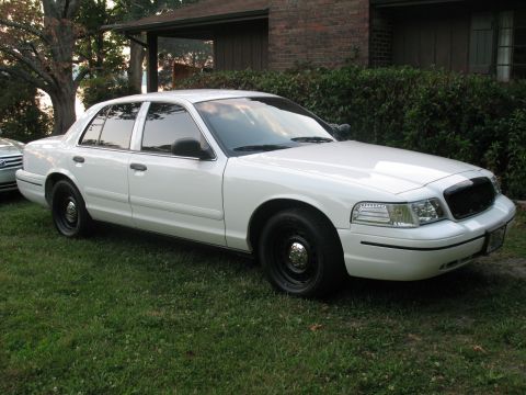 2000 Ford Crown Victoria photo