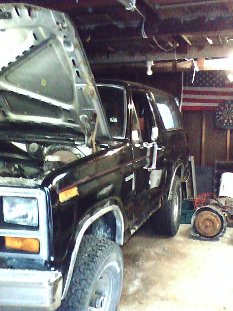 1985 Ford Bronco - ISTALLING INTAKE HEADERS CARB
