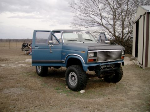 1984 Ford Bronco - This blue Ford Bronco appears to be from the early 1980s, a lifted suspension and oversized tires.