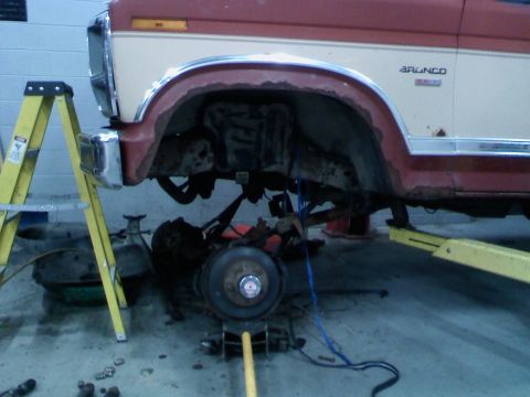 1986 Ford Bronco - front axle coming out. note the height of the truck on the lift. this is the height of the truck with the lift and tires on it while sittin…