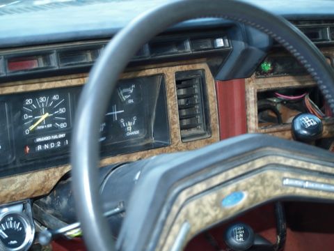 1986 Ford Bronco - Notice anything? Like the automatic gear indicator on the instrument cluster *and* the manual stick shifter?