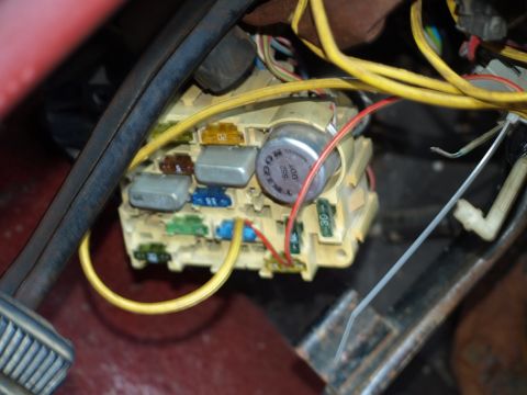 1986 Ford Bronco - Now that's a healthy fusebox!