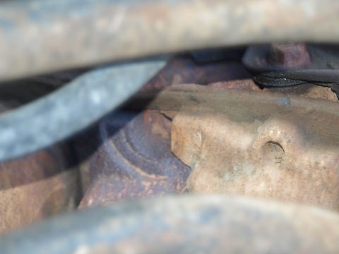 1986 Ford Bronco - Intake manifold bolt-shmolt. Who needs 'em?!