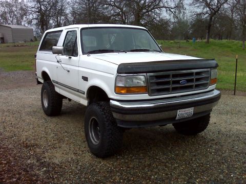1995 Ford Bronco - 3/4 view.