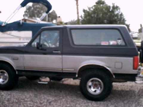 1994 Ford Bronco - damn she is hot
