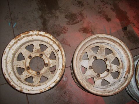 1989 Ford Bronco - new rock wheels
