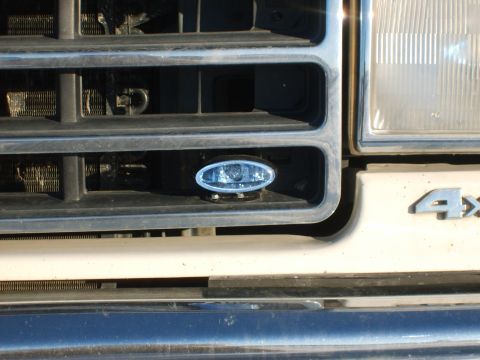 1989 Ford Bronco - a pic of the fog lights left side