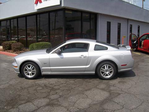 2005 Ford Mustang photo