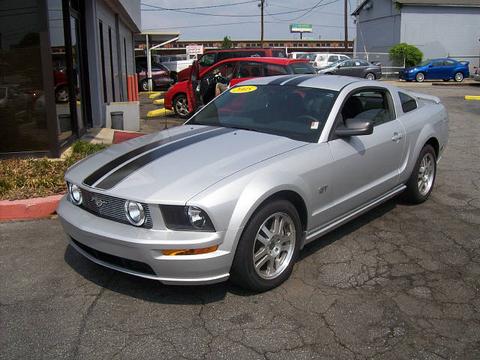 2005 Ford Mustang photo