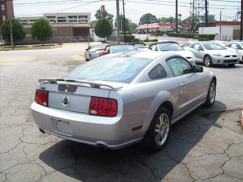 2005 Ford Mustang photo