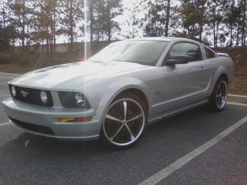 2005 Ford Mustang photo