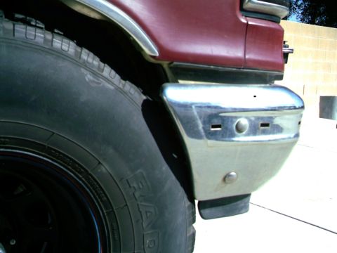 1989 Ford Bronco - This is where 35" tire rub on a Bronco with NO lift. Time to space out the front bumper, or take it off.