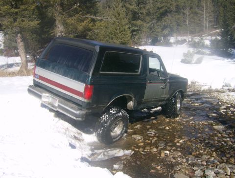 1990 Ford Bronco - This Ford Bronco appears to be from the early to mid-1990s, not a 1990 model.