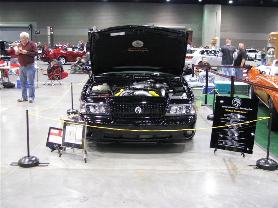 2003 Mercury Marauder front view with hood open