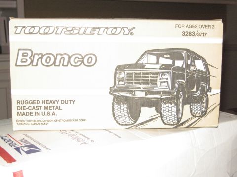 1986 Ford Bronco - The box art depicts a Bronco, likely from the early 1980s, with a prominent grille.