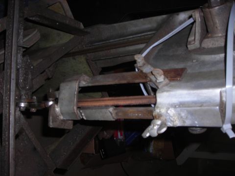 1995 Ford Bronco - Detail shot of mechanical components, with a website address visible in the lower right corner.
