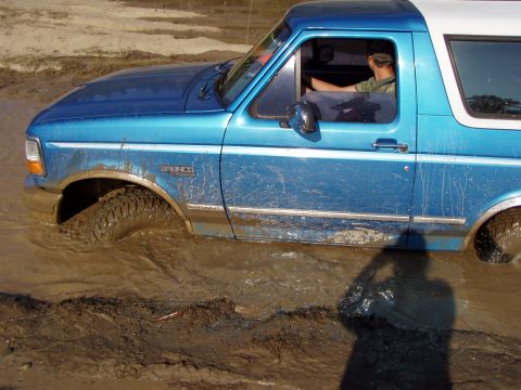 1995 Ford Bronco - yep, Im stuck