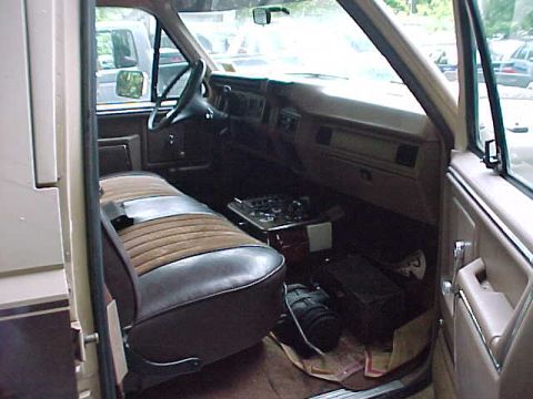 1986 Ford F-350 - (R) SIDE DOOR - YOU CAN SEE THE "CENTURION YACHT BOX" CONSOLE HERE.