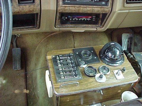 1986 Ford F-350 - CONSOLE1 - "CENTURION YACHT" I PERSONALLY PREFER LEG ROOM DOWN THERE, BUT I MIGHT KEEP IT.