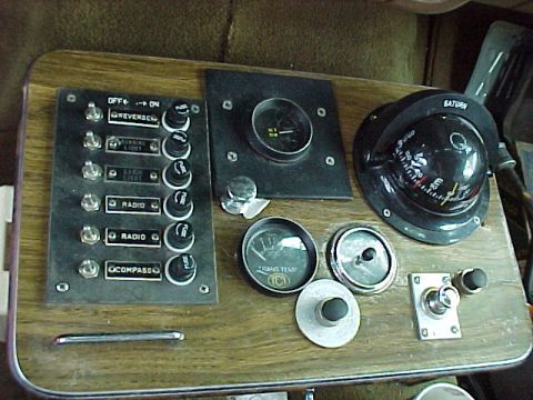1986 Ford F-350 - CONSOLE2 - "CENTURION YACHT" - ALL SORTS OF DOO DADS. BY THE TIME I WOULD BE ABLE TO LOOK AT ALL MY GUAGES I WOULD BE EATING A TREE OR BRID…