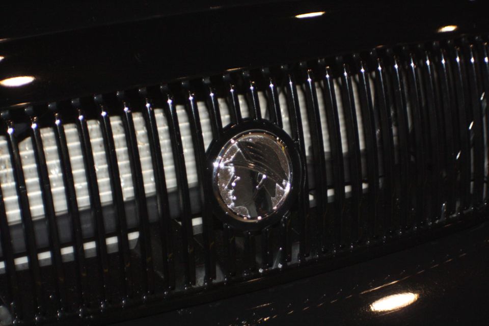 Black grille with Mercury emblem, front view of 2003 Mercury Marauder
