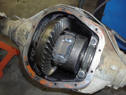 1991 Ford Bronco - Rear axle differential housing, possibly from a Ford Bronco, with gears exposed.