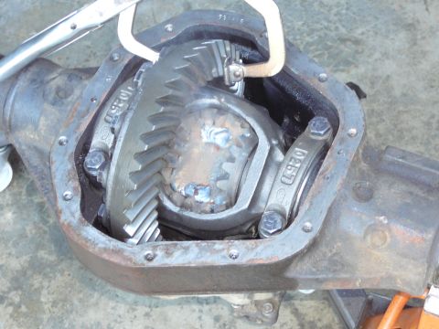 1991 Ford Bronco - The internal gears of a vehicle's differential are exposed for maintenance or repair.