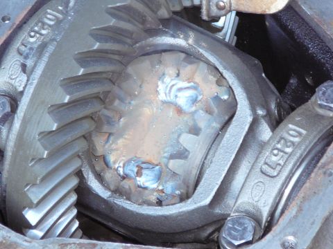1991 Ford Bronco - Close-up of differential gears showing evidence of welding on the spider gear.