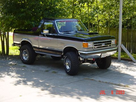 1989 Ford Bronco - All done, moved it out of the way so we can do Marks