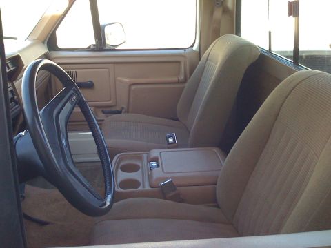 1984 Ford F-250 - 80/86 Bronco bucket seats and center console