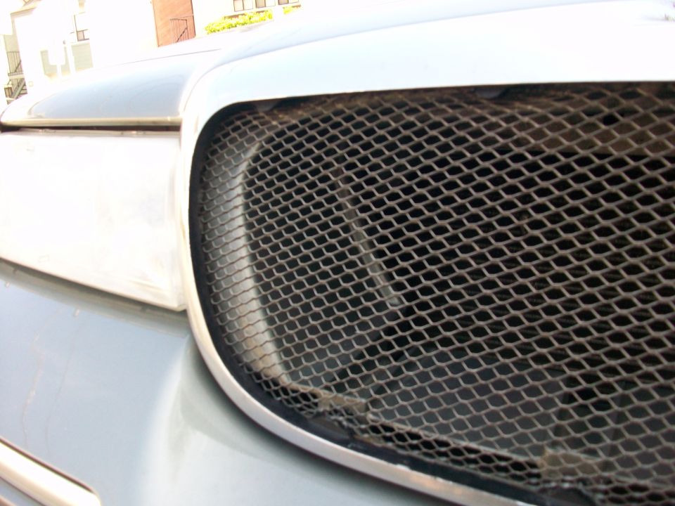 Front grille of a 2000 Mercury Grand Marquis