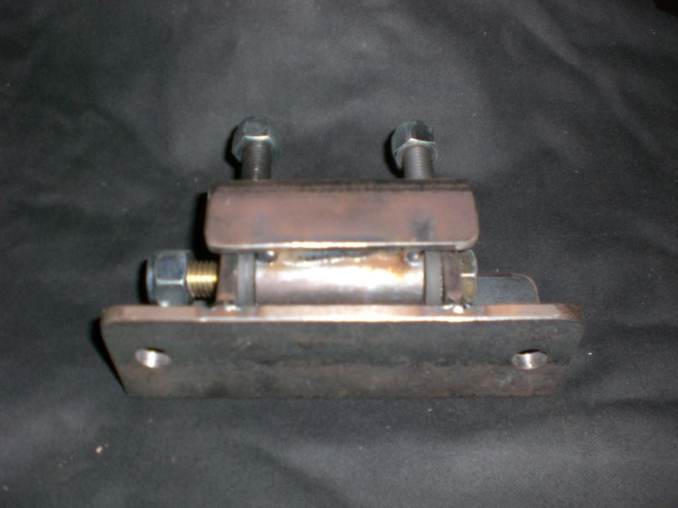 Trans mount using same style bushing for 88-96 bronco and F series with E4OD