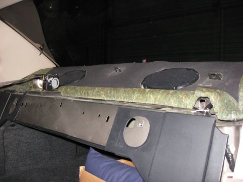 2003 Ford Taurus - Stock garbage speakers.