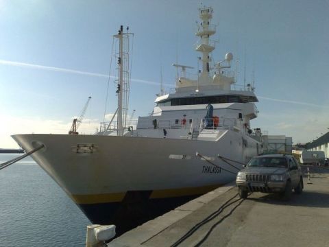 1991 Ford LTD Crown Victoria - Photograph of the docked vessel Thalassa with an SUV at the pier, not a technical document.