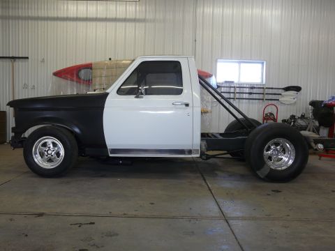 1994 Ford F-150 - Got the FastFord Fiberglass front fenders on it now.