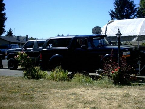 1995 Ford Bronco - Bob Kennedy was kind enough to show me how the BIG DAWGS do suspension lifts. IN THE FRONT YARD