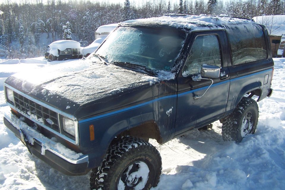 1987 Ford Bronco II in snow