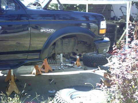 1995 Ford Bronco - Lots of air under there!