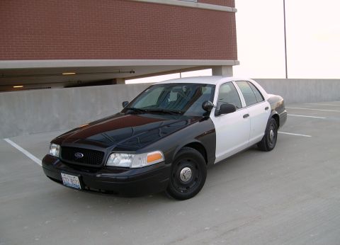 2004 Ford Crown Victoria photo