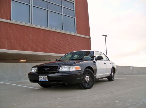 2004 Ford Crown Victoria photo