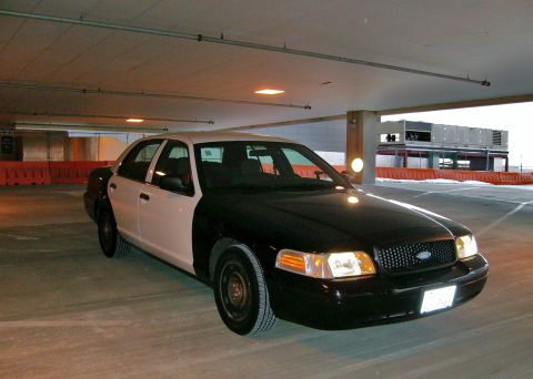 2004 Ford Crown Victoria photo