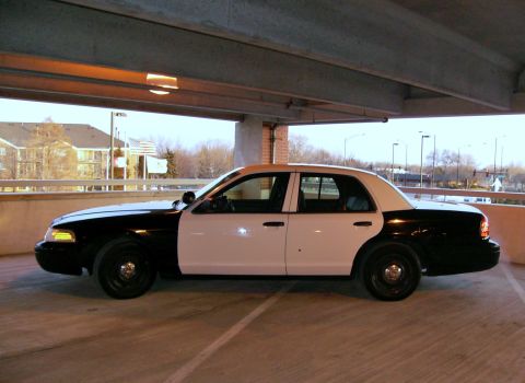 2004 Ford Crown Victoria photo