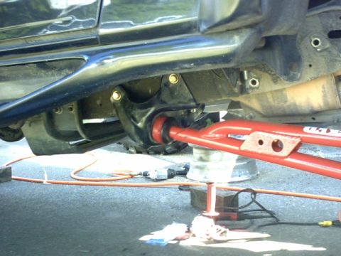 1995 Ford Bronco - Right radius arm on the stock hanger Skyjacker needs to change this.