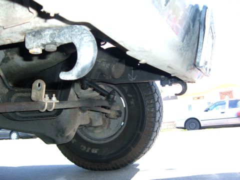 1988 Ford Bronco - tow hooks up front.