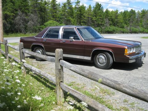 1990 Ford LTD Crown Victoria photo