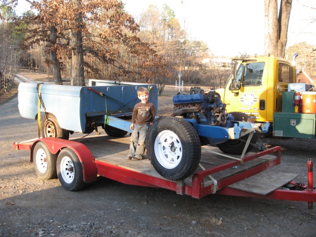 Finally got it back home.  Gonna make a bed trailer with the extra bed, and my disc brakes from a '73 F100 are under there, too.