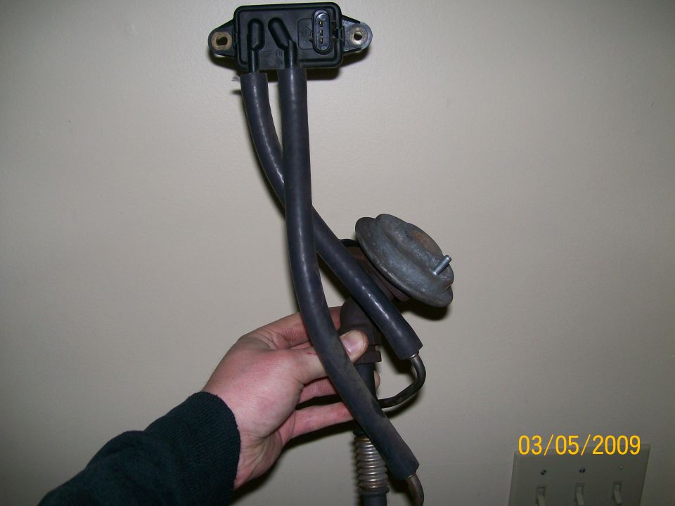Vehicle sensor unit with three rubber hoses and a diaphragm actuator.